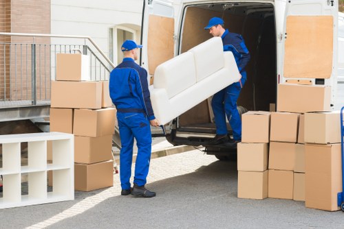 Selecting the right moving truck for your Shoreditch move