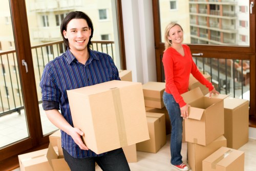 Advantages of using a moving truck in Shoreditch